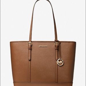 Womens Large jet set